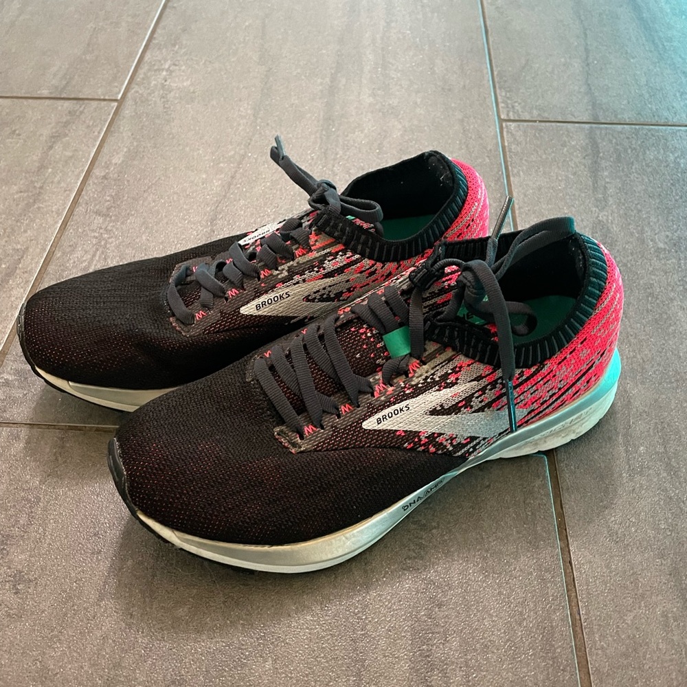 Brooks “Ricochet” Womens Sneakers